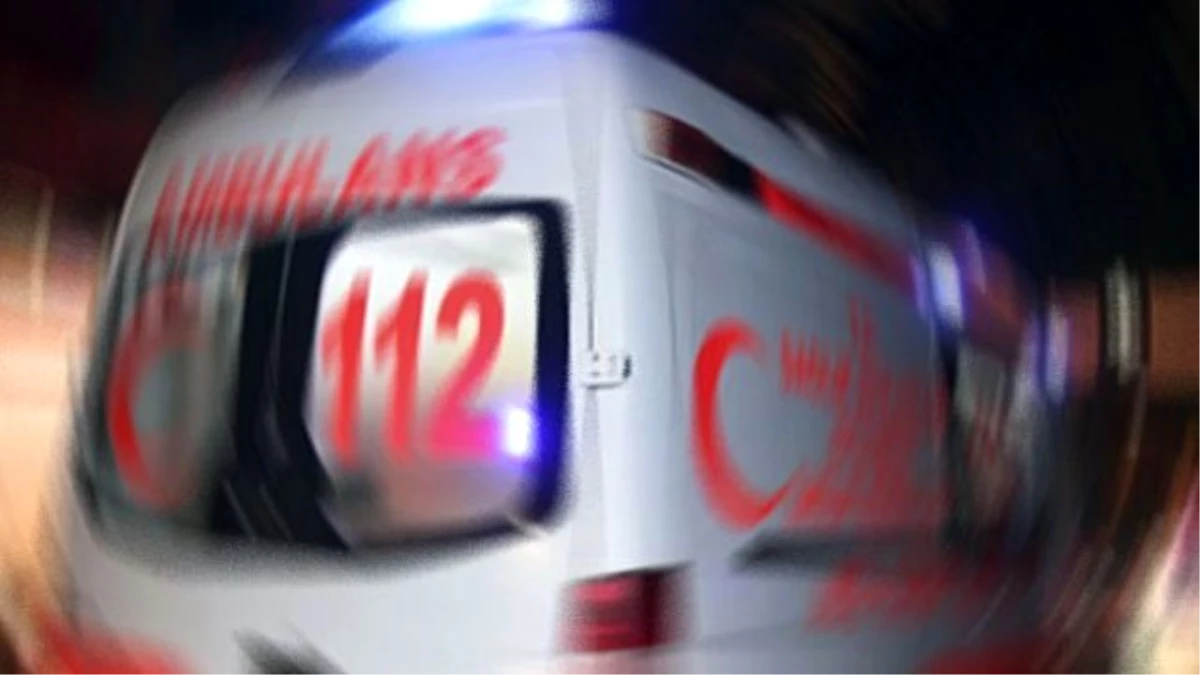 Aksaray\'da Otomobil Tıra Çarptı: 1 Ölü, 3 Yaralı