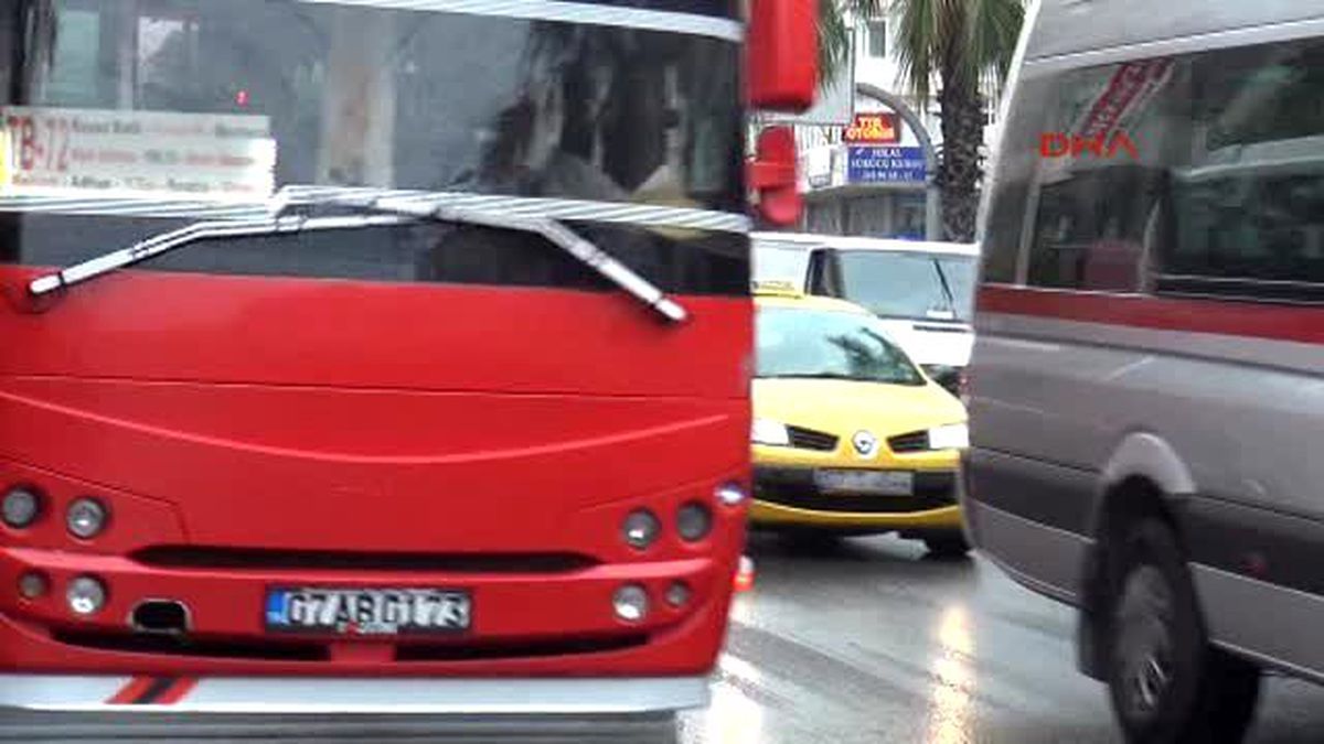 Antalya\'da Haziran Yağmuru Serinletti