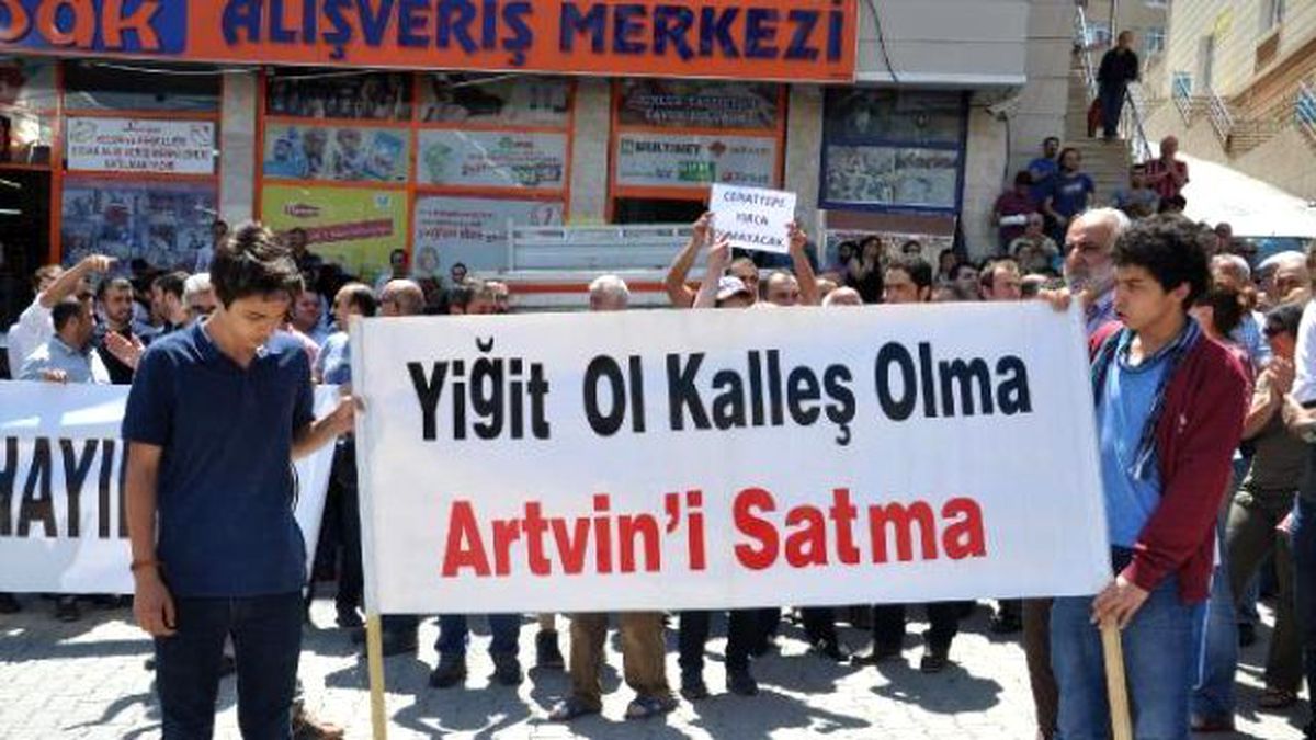 Artvin\'de Çevreciler Yine Sokakta