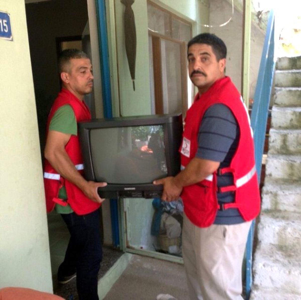Aydın Kızılay İhtiyaç Sahibi Aileye Yuva Kurdu