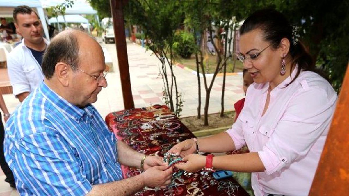 Başkan Özakcan; "El Emeği Çok Değerlidir"