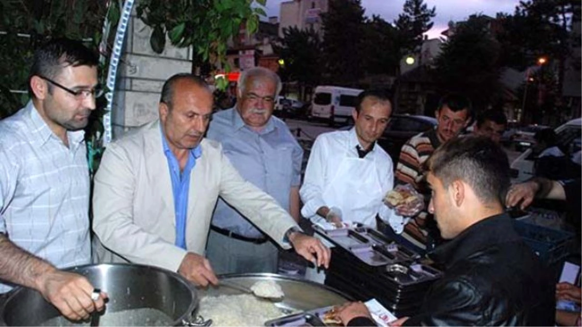 Taşköprü Belediye Başkanı Arslan İlk Orucunu Vatandaşlarla Açtı