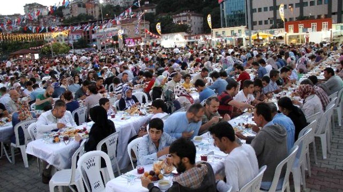 Kağıthaneliler İlk İftarını Hasbahçe\'de Yaptı