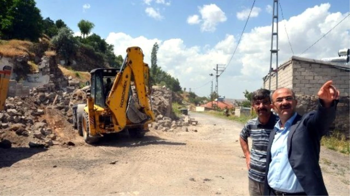 Bünyan Belediyesi Harabe Binaları Yıkıyor