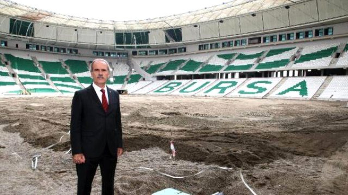 Bursa Timsah Arena\'da Sıra Çimlere Geldi