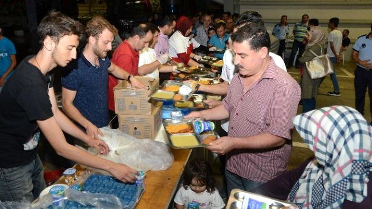 Bursalılar, Btso İftar Sofralarında İlk Oruçlarını Açtı