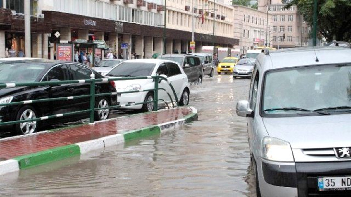 Bursalılar Yağmura Hazırlıksız Yakalandı