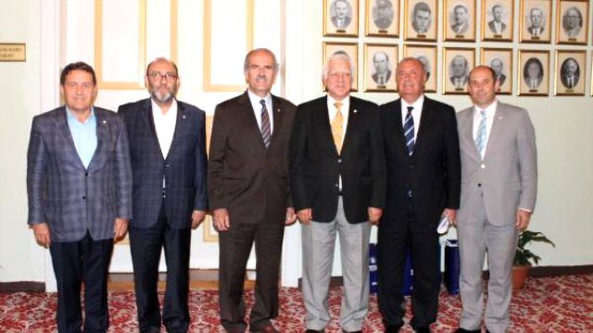 Bursaspor Divan Kurulu\'ndan Belediye Başkanı Altepe\'ye Ziyaret