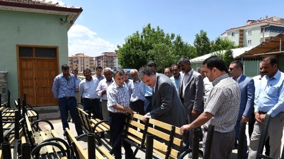Büyükşehir Belediyesi Muhtarlara Bank Dağıttı