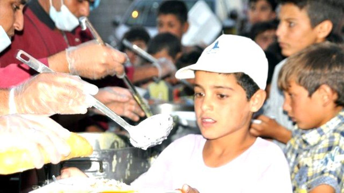 Çadır Kentte Bin Kişiye İftar Verildi