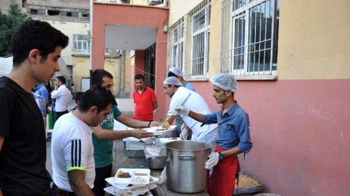 Çadırda İftarlarını Açtılar