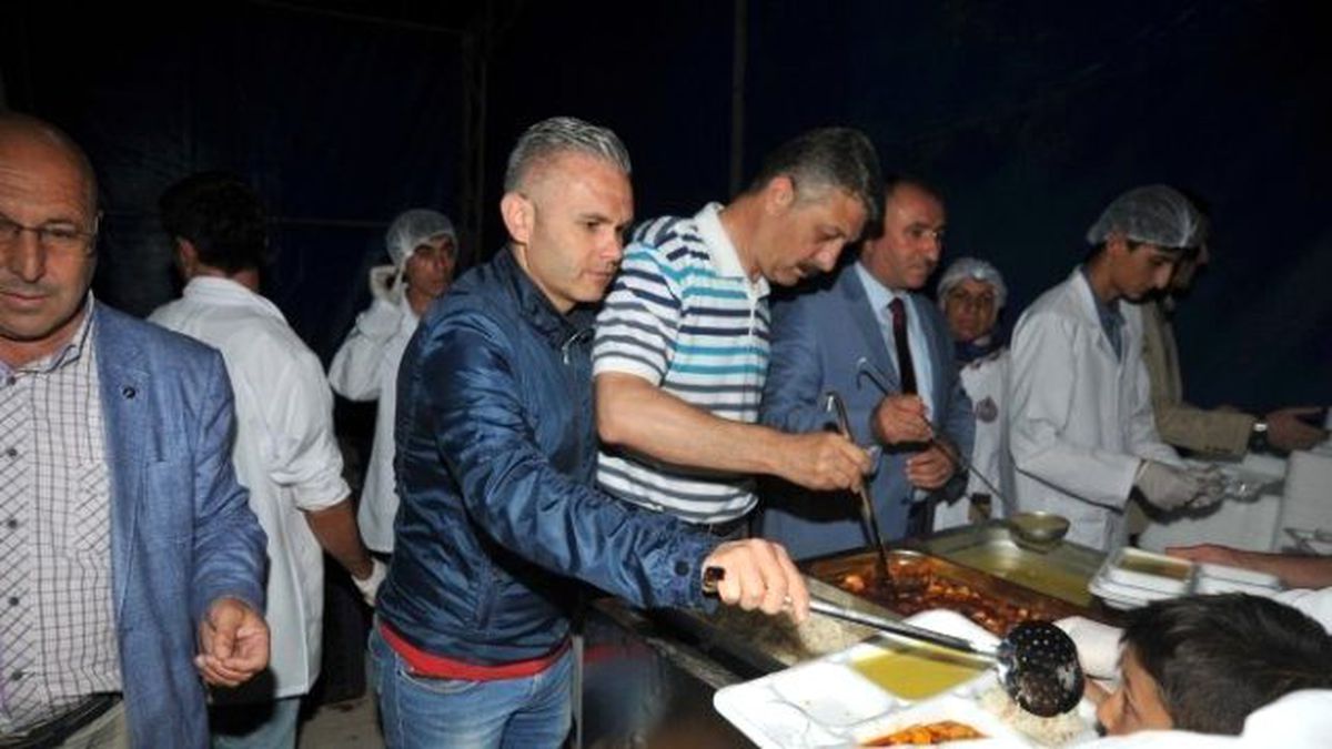 Çağlayan, İlk İftarını Vatandaşlarla Yaptı
