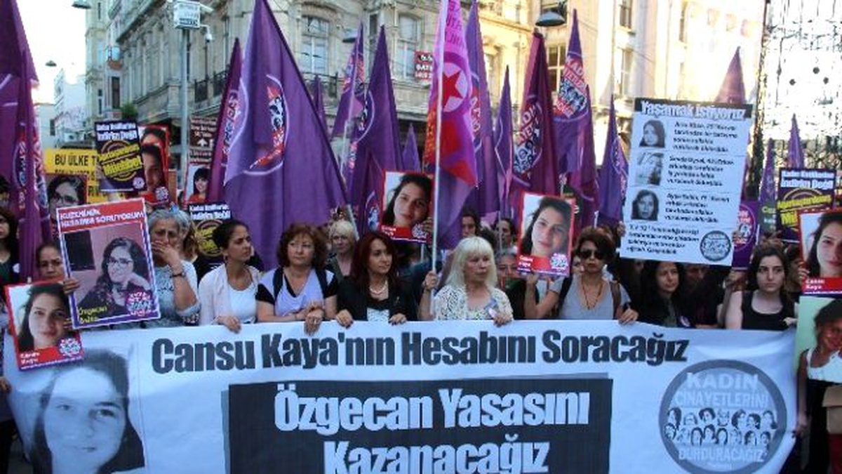 Cansu Kaya İçin Taksim\'de Protesto Yürüyüşü