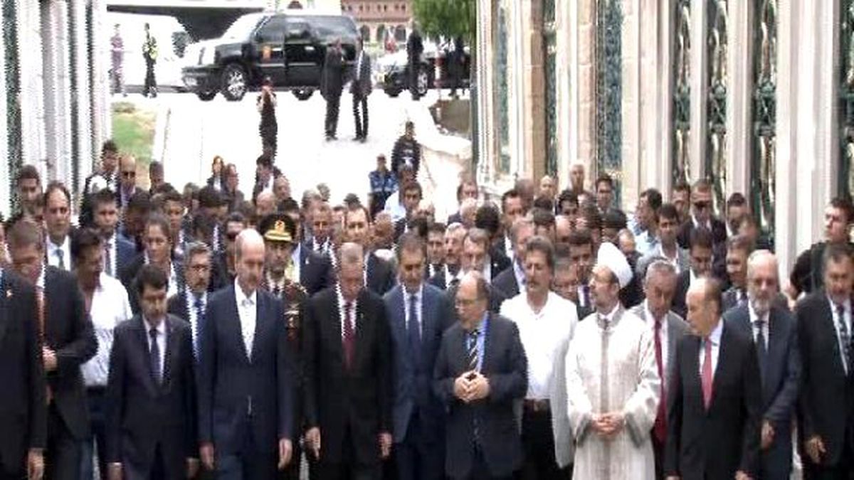 Cumhurbaşkanı Erdoğan Sultan Reşat Türbesini Ziyaret Etti