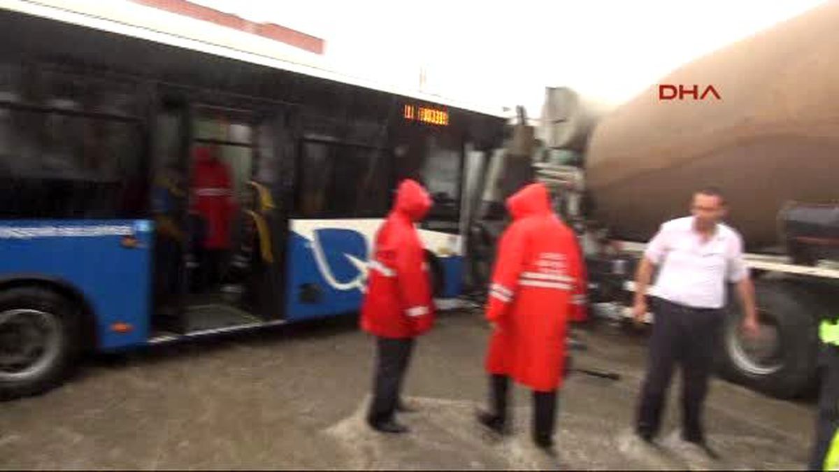 Denizli\'de Sağanak Altında Zincirleme Trafik Kazası: 7 Yaralı