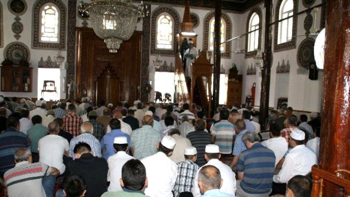 Devrek\'te Ramazan Ayı\'nı İlk Cuma Namazı Huşu İçerisinde İdrak Edildi