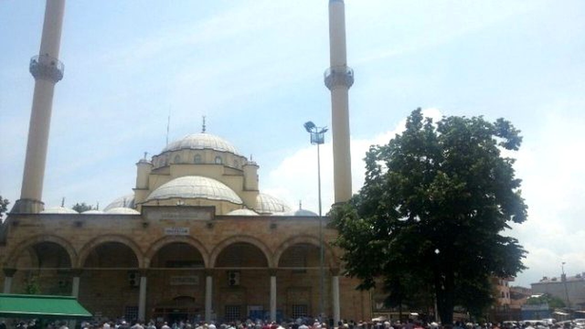 Düzce\'de Ramazan Ayının İlk Cumasında Camiler Doldu Taştı