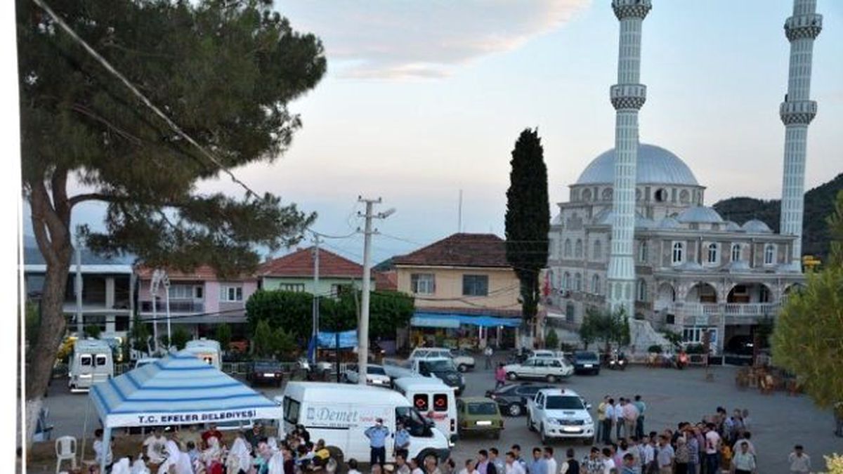 Efeler Belediyesi İlk İftarını Eğrikavak Mahallesi\'nde Verdi