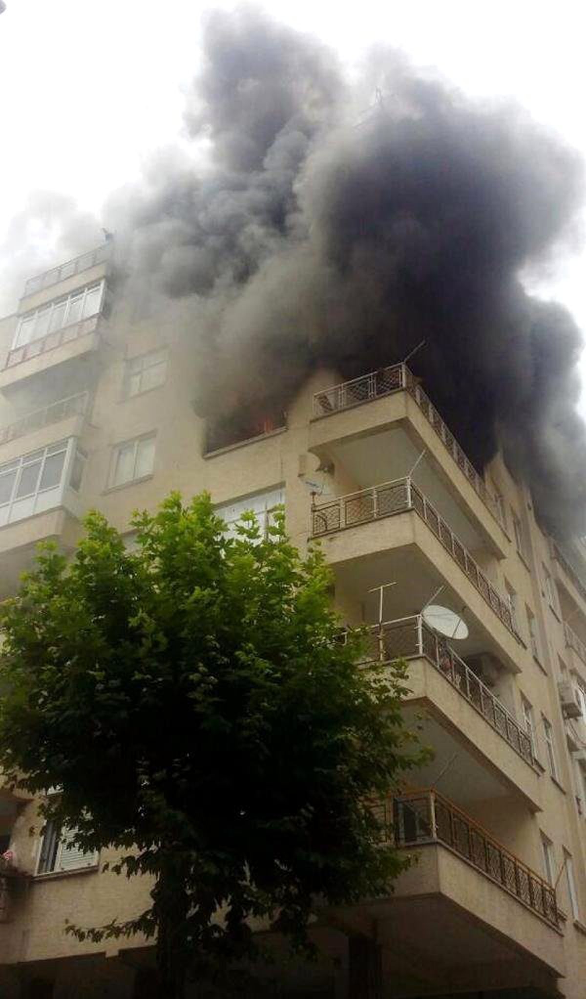 Evinin Yanışını Gözyaşlarıyla İzledi