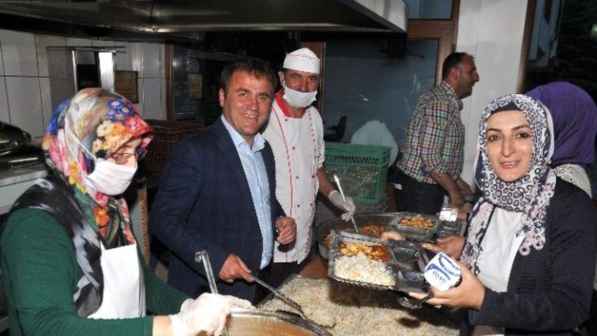 Gümüşhane Belediyesinin İftar Geleneği Sürüyor