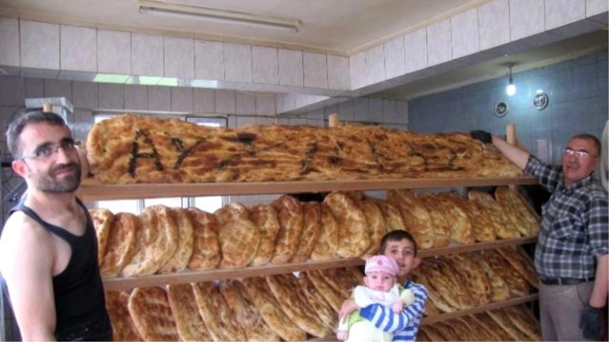 Hisarcık\'ta 2 Metrelik Ramazan Pidesi