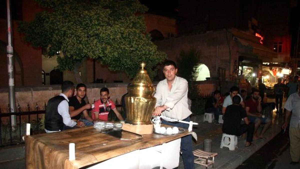 İftar Sonrası Salep Yoğun İlgi Görüyor