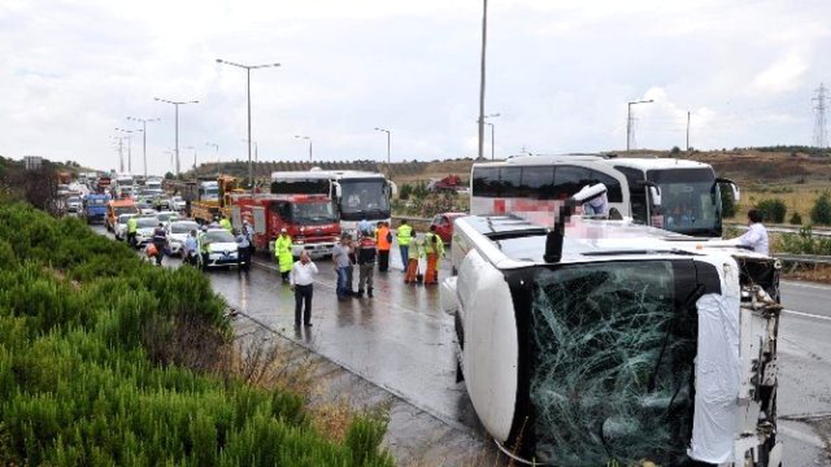 İzmir-aydın Otobanında Kaza: 46 Yaralı