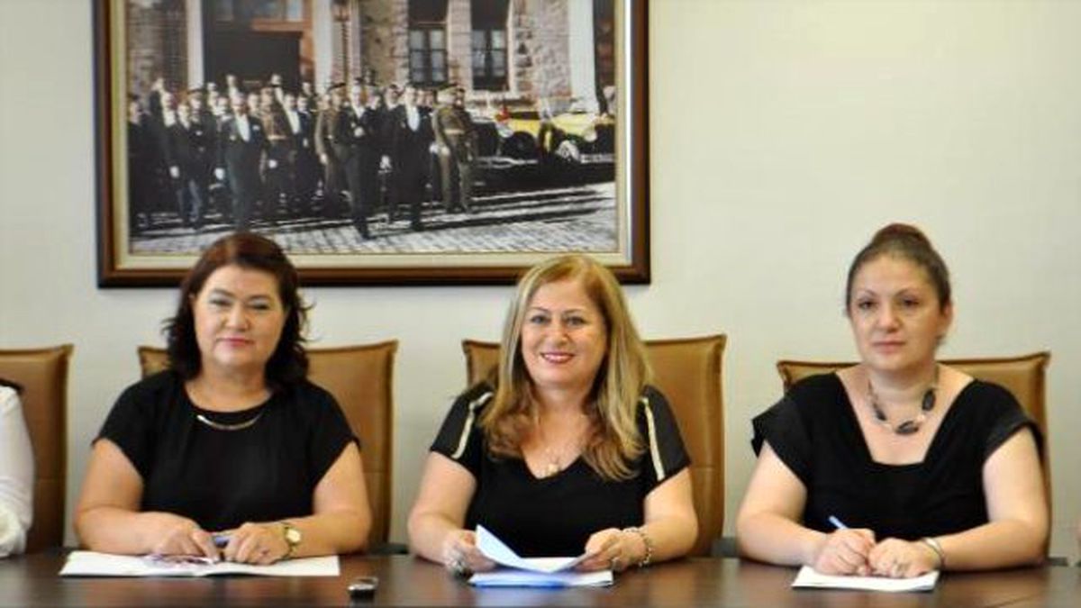 İzmir\'de Sanayici Kadınlar, Aym\'nin İmam Nikahı Kararına Tepki Gösterdi