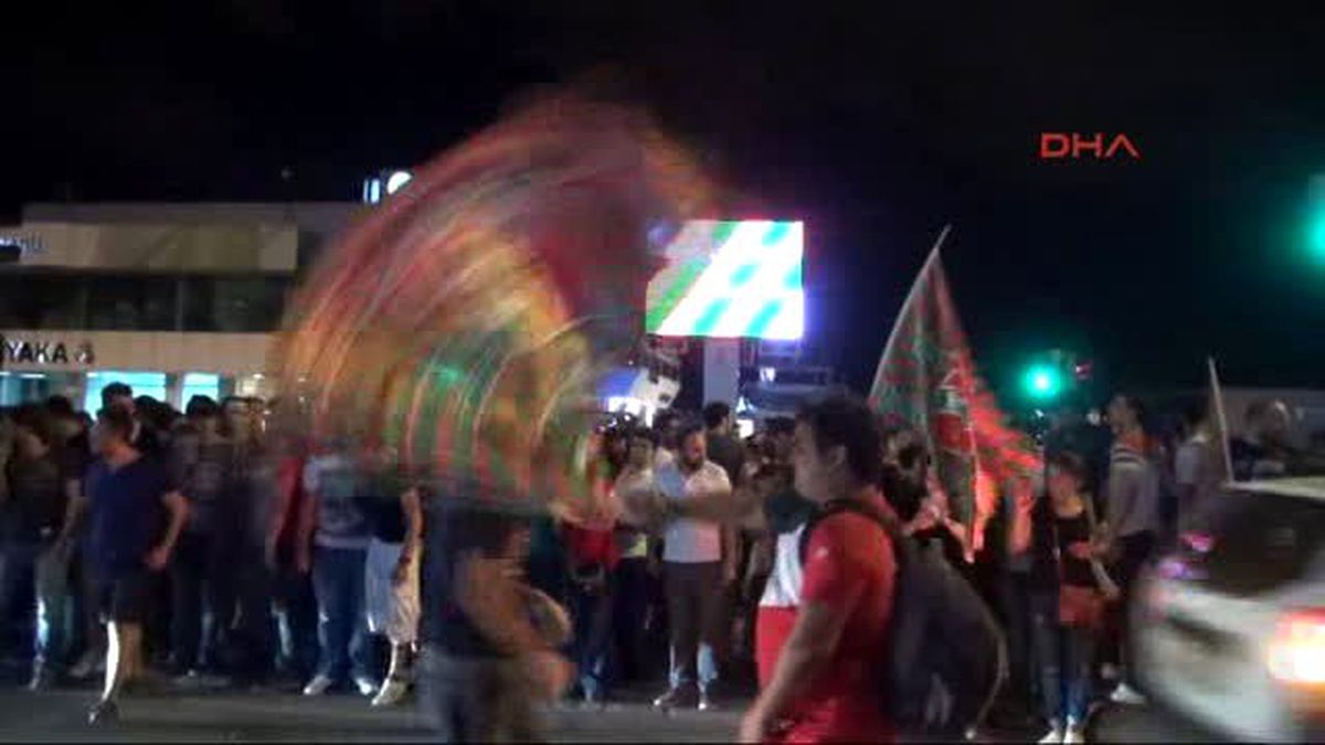 İzmir - Karşıyaka\'da Şampiyonluk Kutlandı
