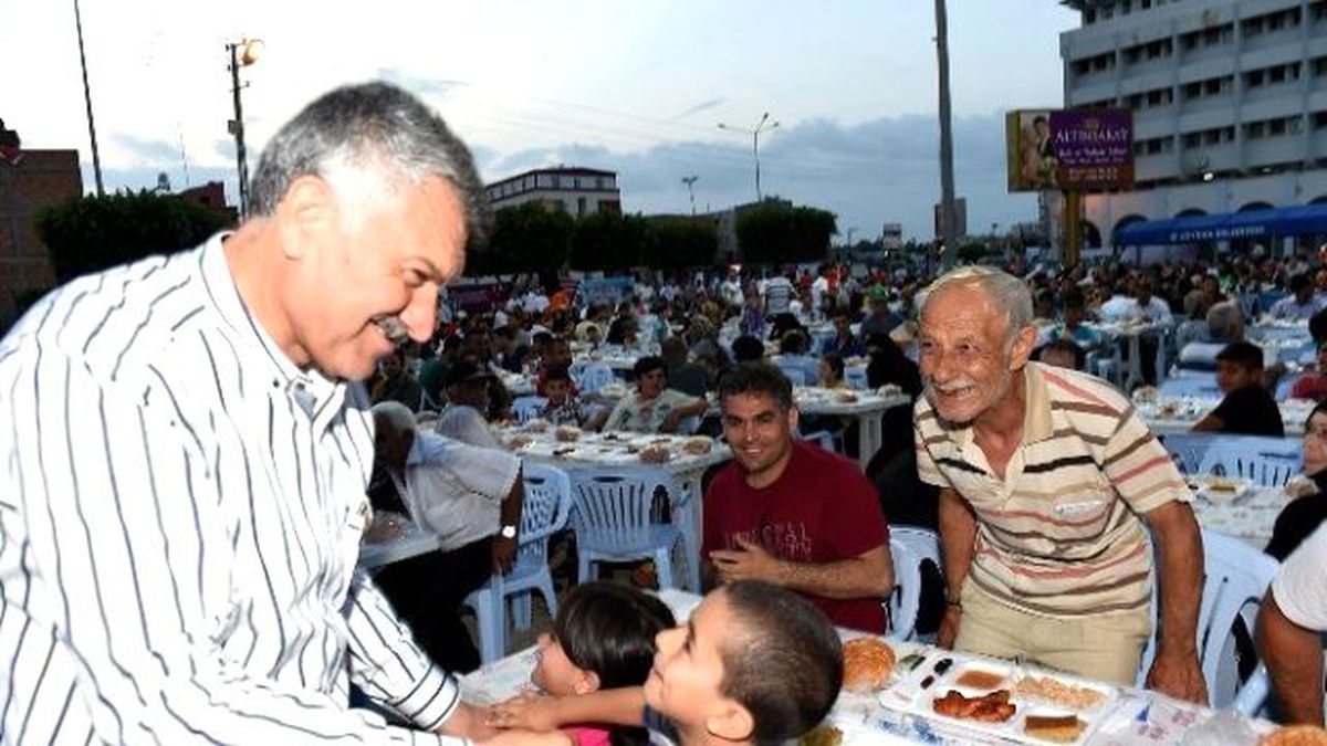 Karalar, Ramazan\'ın İlk İftarını Vatandaşlarla Açtı