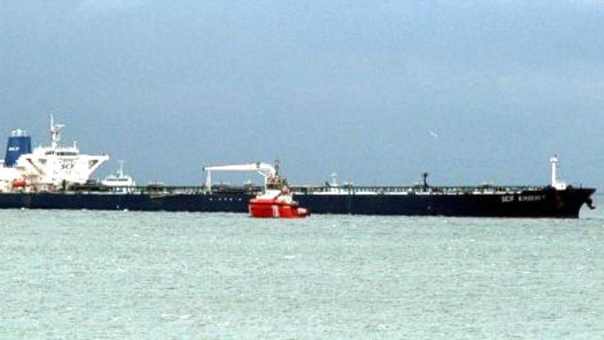 Karaya Oturan Petrol Tankeri Ahırkapı Açıklarında Kurtulmaya Çalışıyor