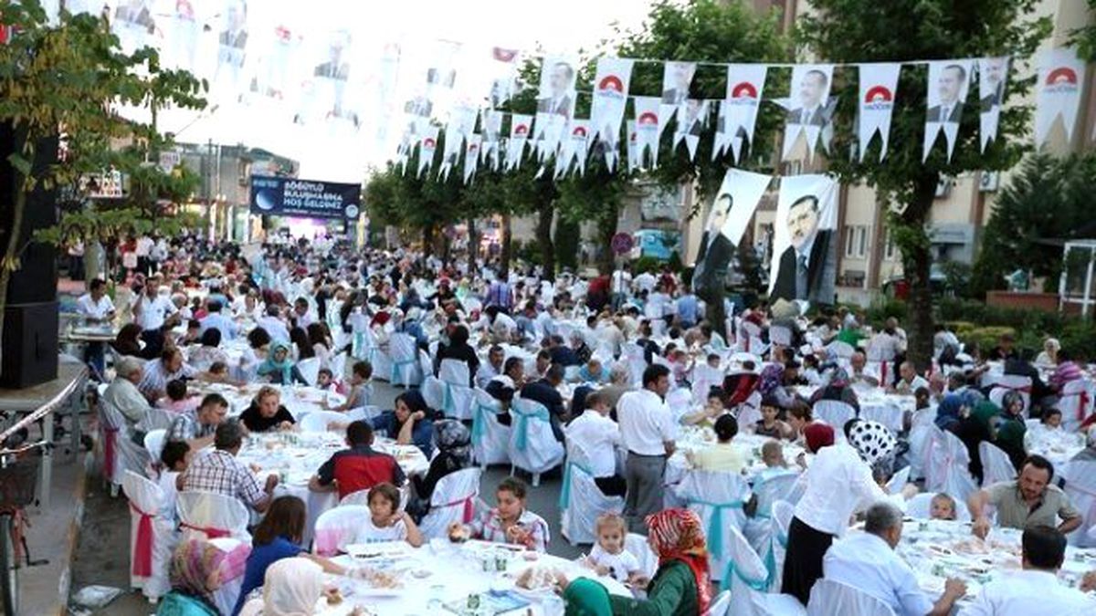 Kardeşlik Sofralarının İlki Söğütlü\'de
