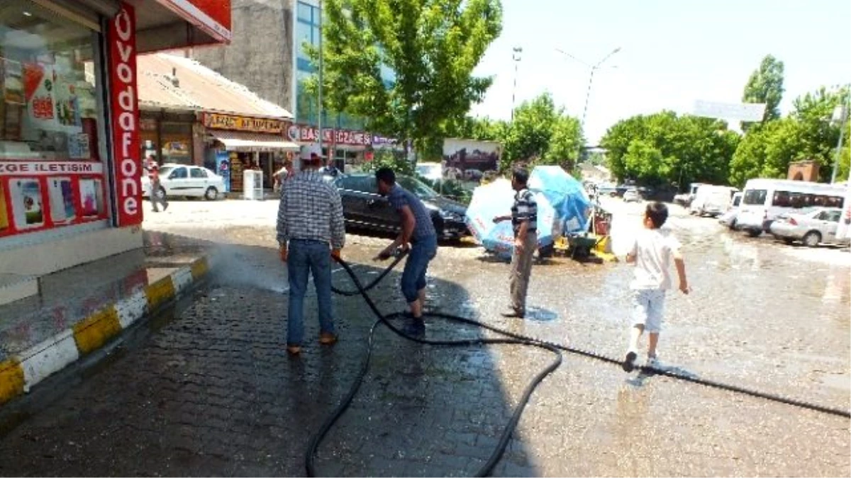 Malazgirt Belediyesinden Ramazan Temizliği