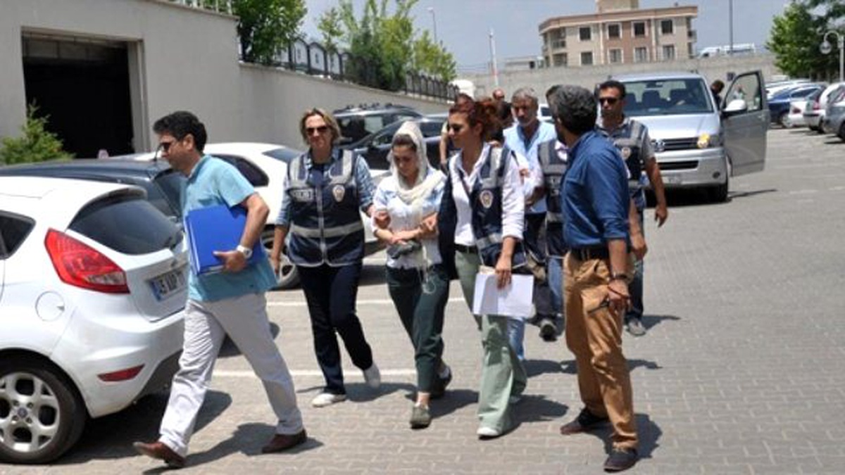 Manisa ve İzmir\'deki Eş Zamanlı Uyuşturucu Operasyonu