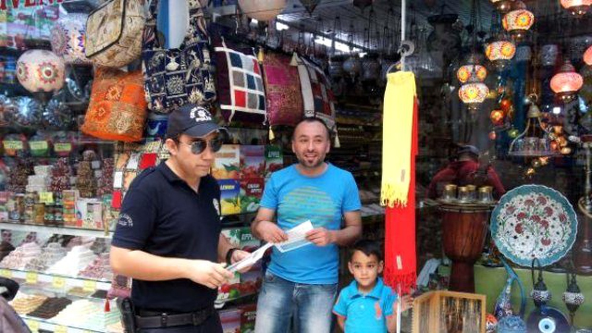 Marmaris\'te Hanutçuluğa Karşı Broşürlü Uyarı