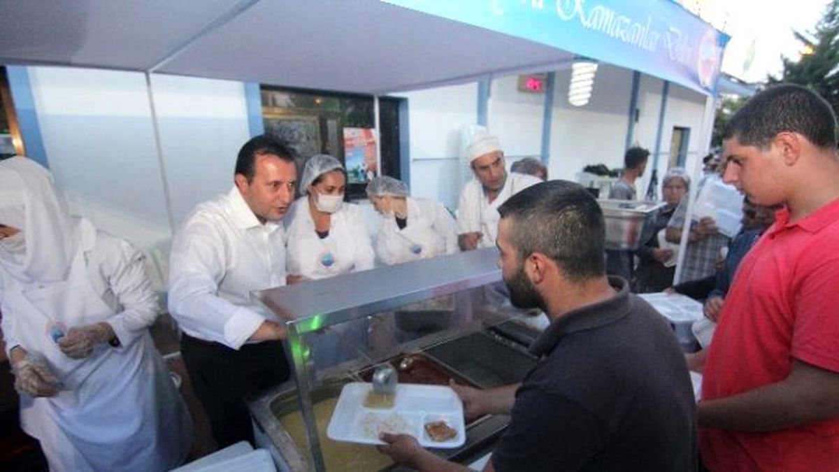 Menderes\'te Onlarca Vatandaş İftar Programında Buluştu