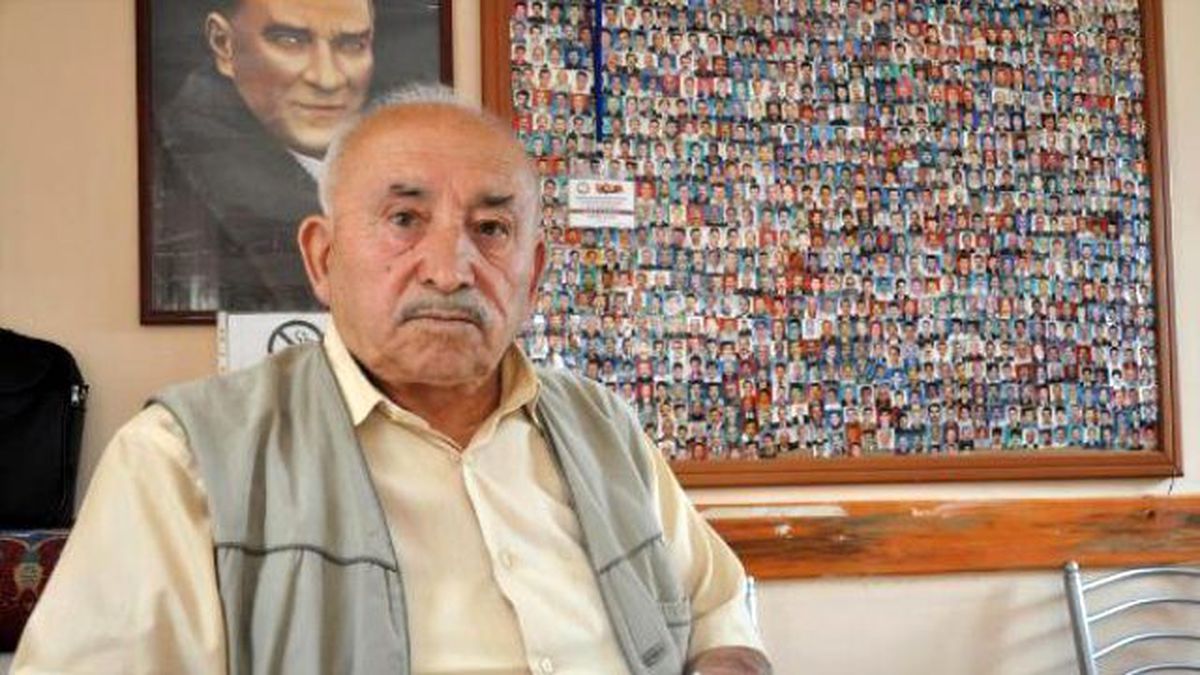 Muhtar, Mahalle Sakinlerinin Fotoğraflarını Çerçeveletti