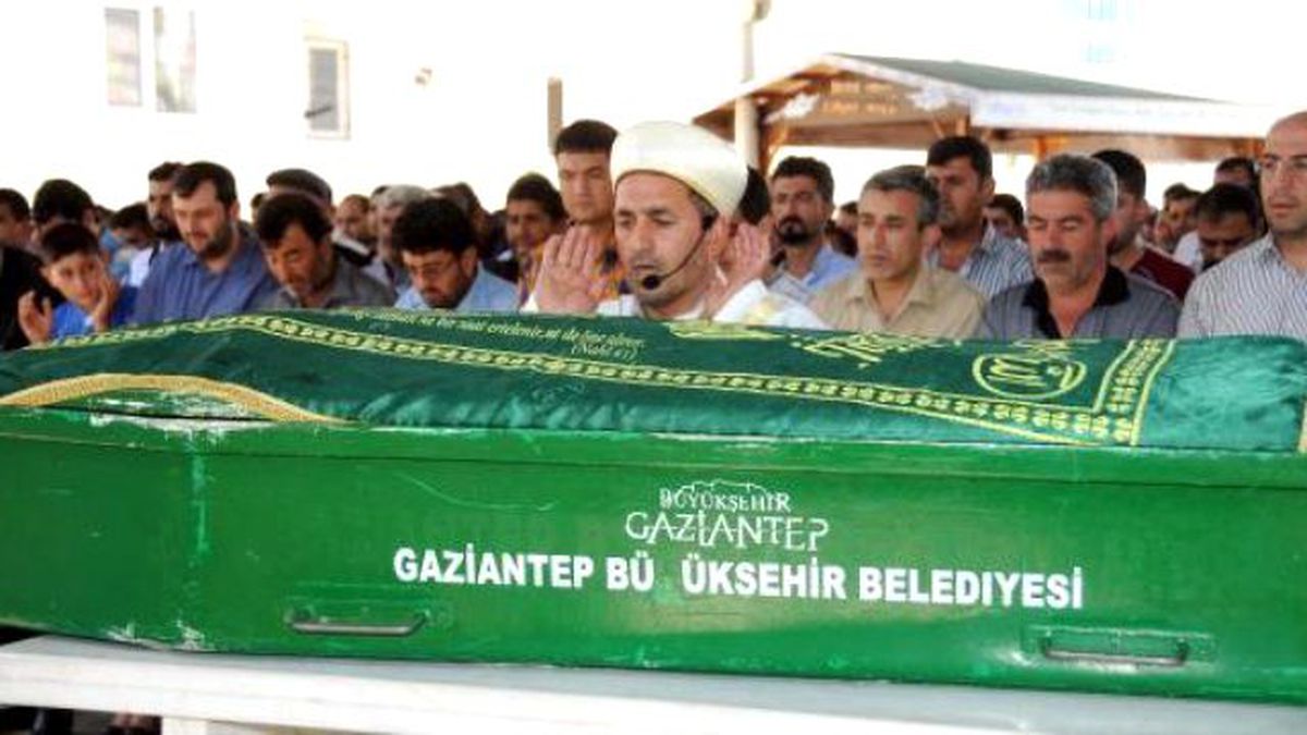 Otomobilinde İntihar Eden İşadamı Defnedildi