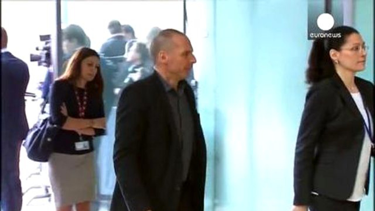 Panik İçindeki Yunanlar Bankaları Boşalttı