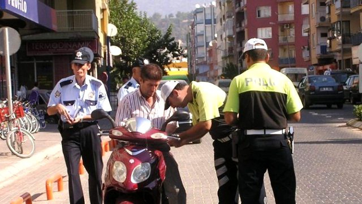 Polis Balkon Sefası Yapanların Huzurunu Kaçıranlara Affetmeyecek