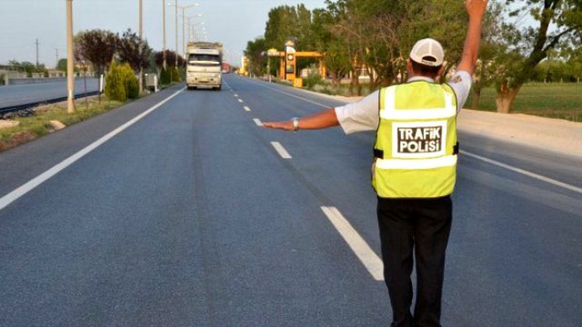 Polis, Sürücüleri İftar İçin Durdurdu