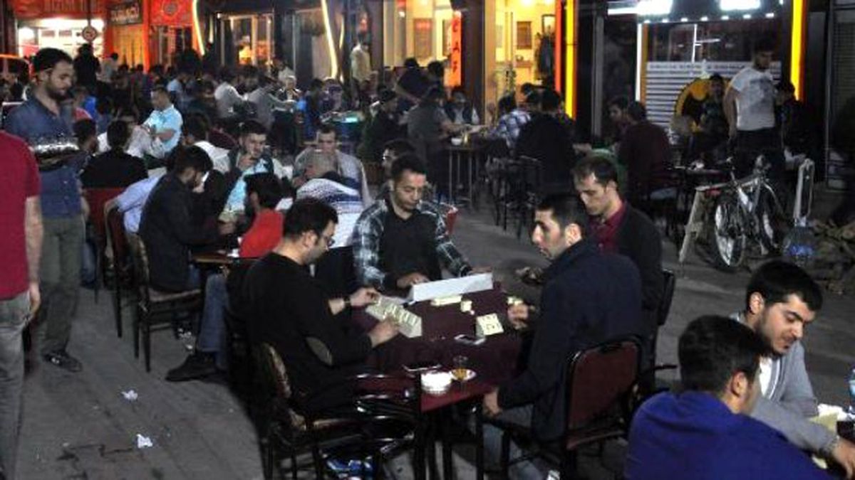 Ramazan\'da Kahveler Doldu Taştı