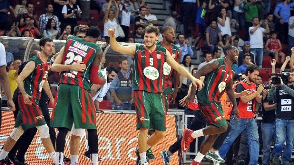Şampiyon Pınar Karşıyaka Kupasını Aldı