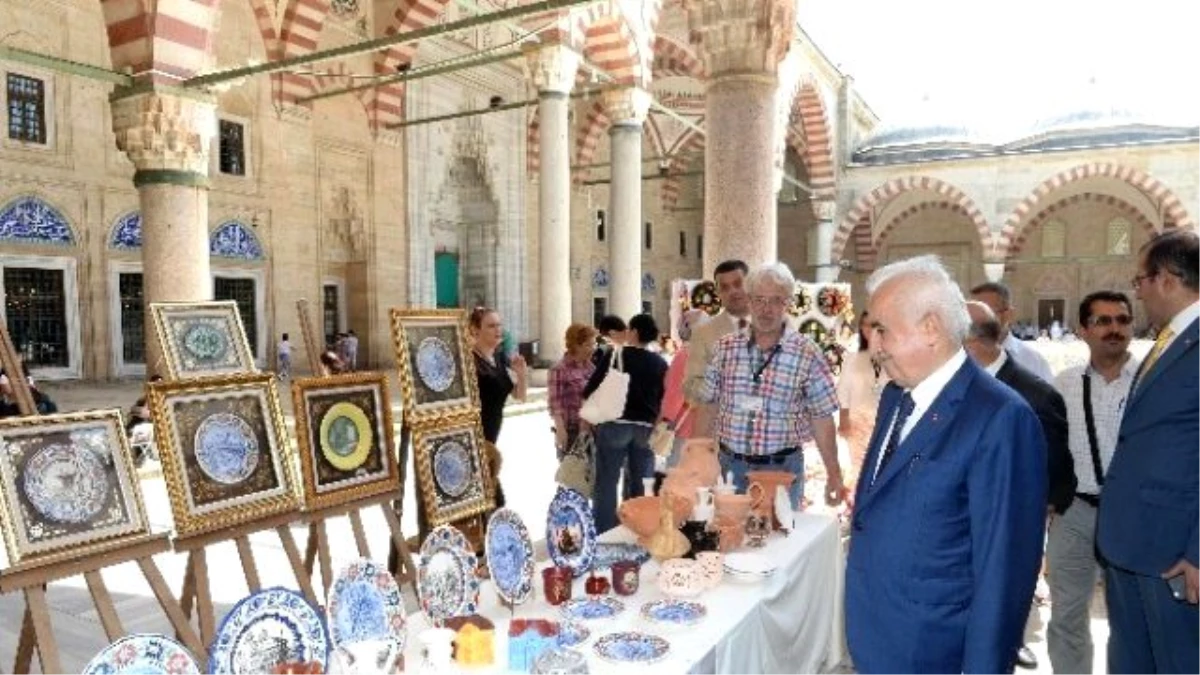 Selimiye Camii Bahçesinde Yıl Sonu Sergisi Açıldı