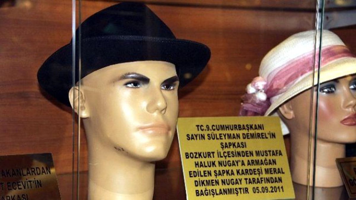 Süleyman Demirel'in Şapkasına Ziyaretler Sürüyor