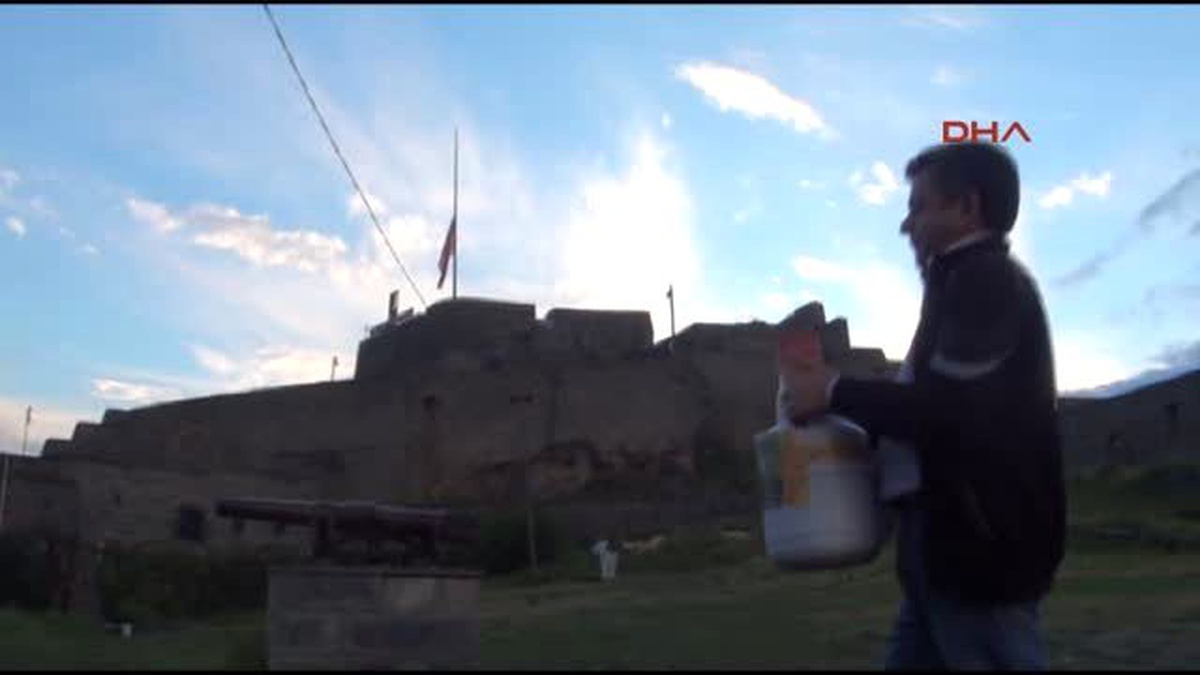 Tarihi Kars Kalesinden İftar Topu Atıldı