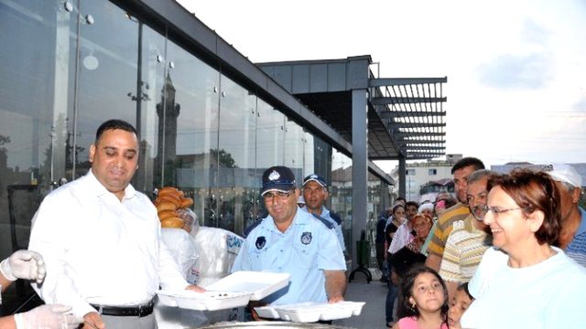 Tarsus\'ta 5 Bin Kişiye Yemek Verilecek