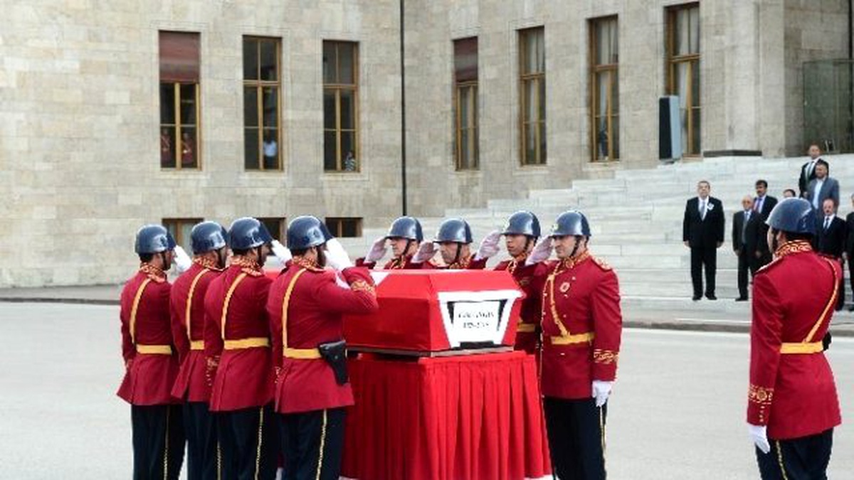 TBMM\'de 14 ve 15\'inci Dönem Çorum Milletvekili Angın İçin Tören Düzenlendi