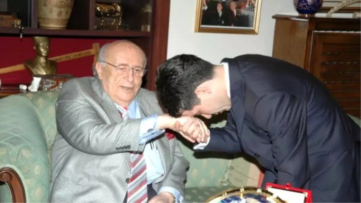 Türkiye Gençliği T.c 9. Cumhurbaşkanı Süleyman Demirel\'in Cenaze Töreninde Hazır Kıta Bulundu