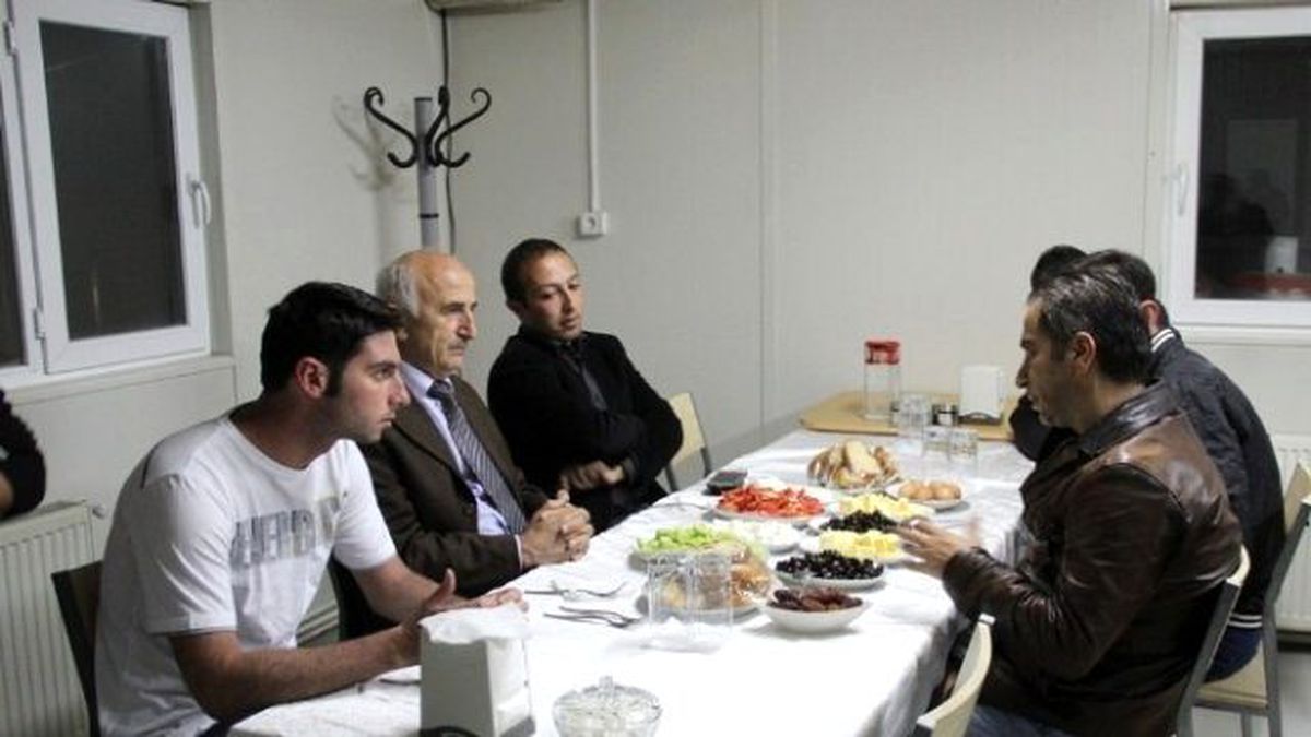 Bayburt Valisi Odabaş İlk Sahurunu Tünel İşçileri ile Yaptı